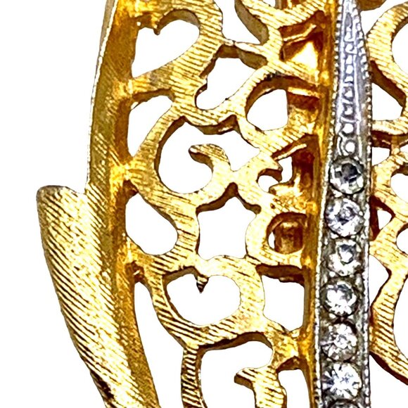Vintage Gold-Tone Leaf Brooch With Rhinestone Accent & Elegant Filigree Design - Picture 2 of 8